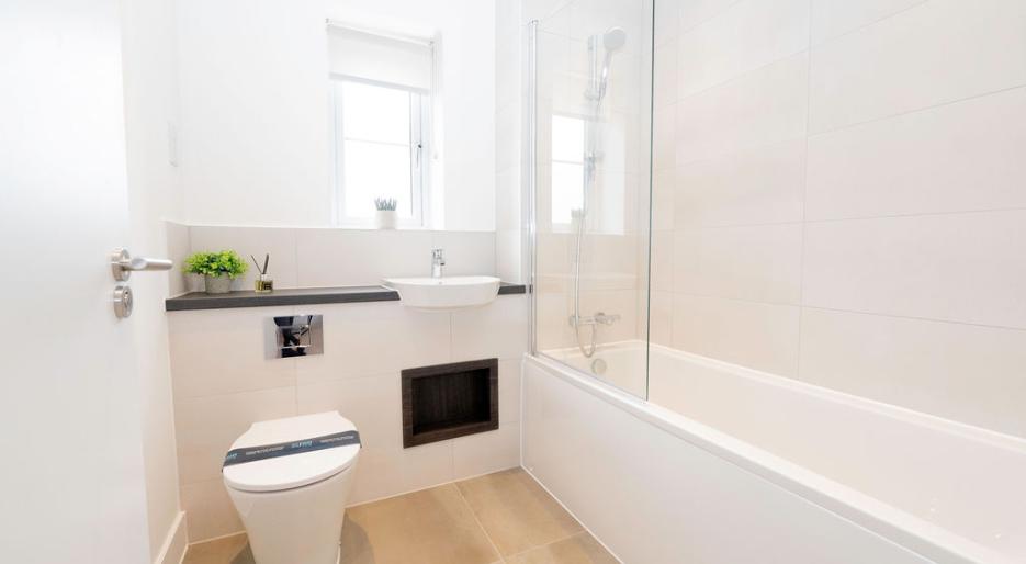 Plot 26, Rayners Green, Bathroom